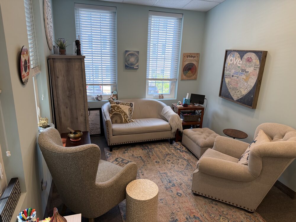 Therapy office with seating